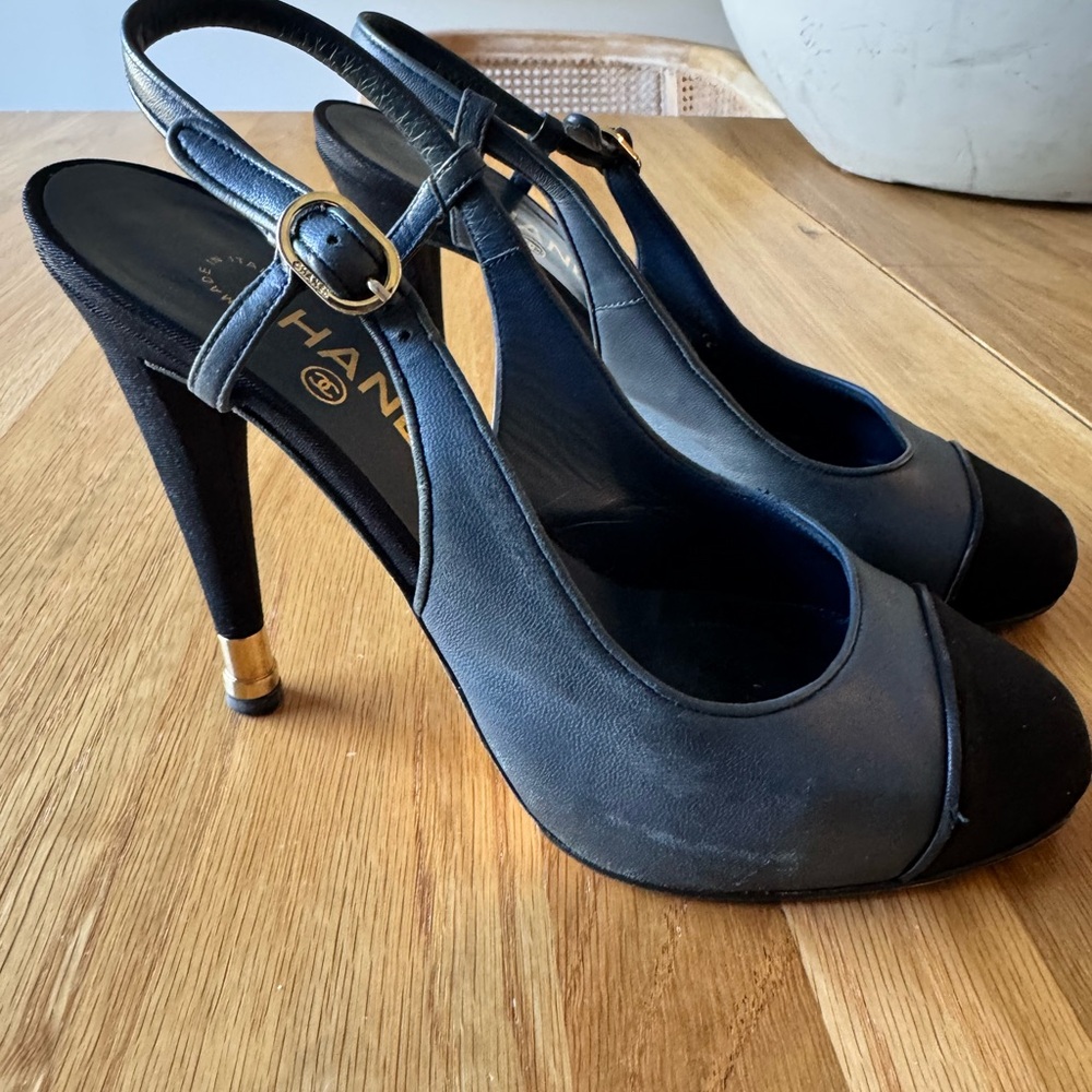 CHANEL Women's Black and Navy with gold tipped Heels - size 39/40 gently worn - Picture 5 of 11